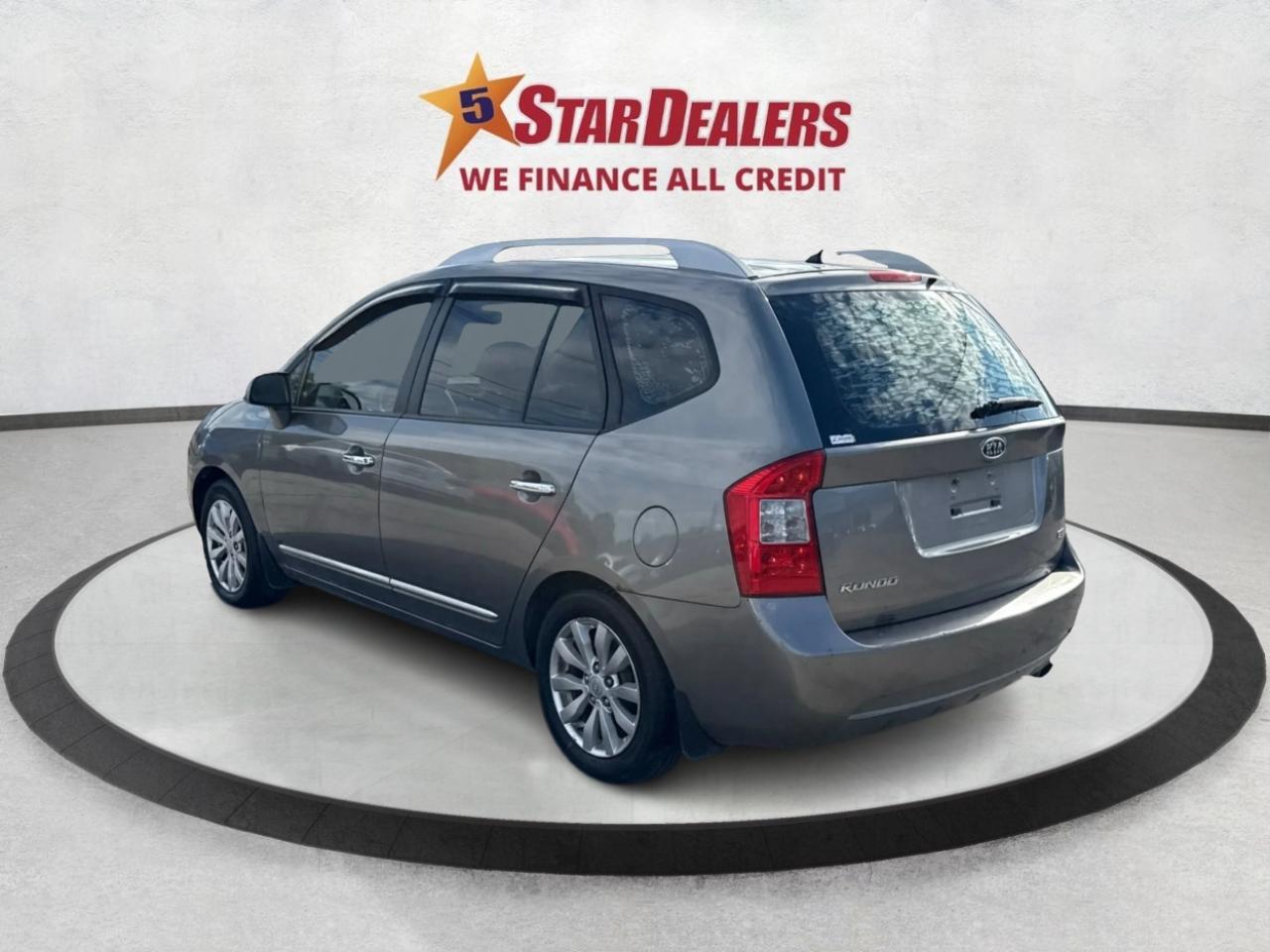 2016 Dodge Grand Caravan V6 LEATHER CLEAN! WE FINANCE ALL CREDIT! Photo4