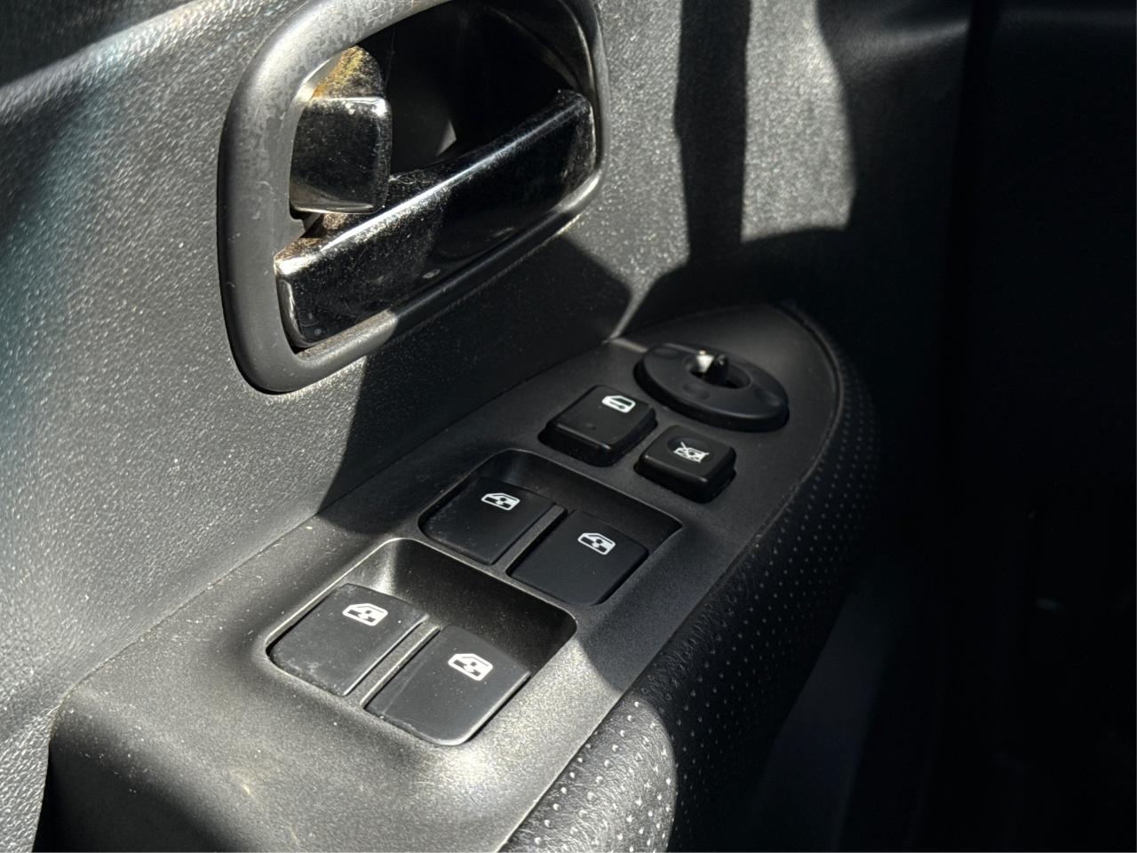 2016 Dodge Grand Caravan V6 LEATHER CLEAN! WE FINANCE ALL CREDIT! Photo