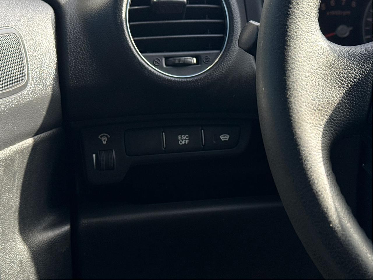 2016 Dodge Grand Caravan V6 LEATHER CLEAN! WE FINANCE ALL CREDIT! Photo