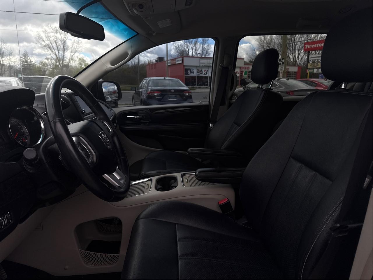 2016 Dodge Grand Caravan CERTIFIED V6 LEATHER CLEAN! WE FINANCE ALL CREDIT! Photo