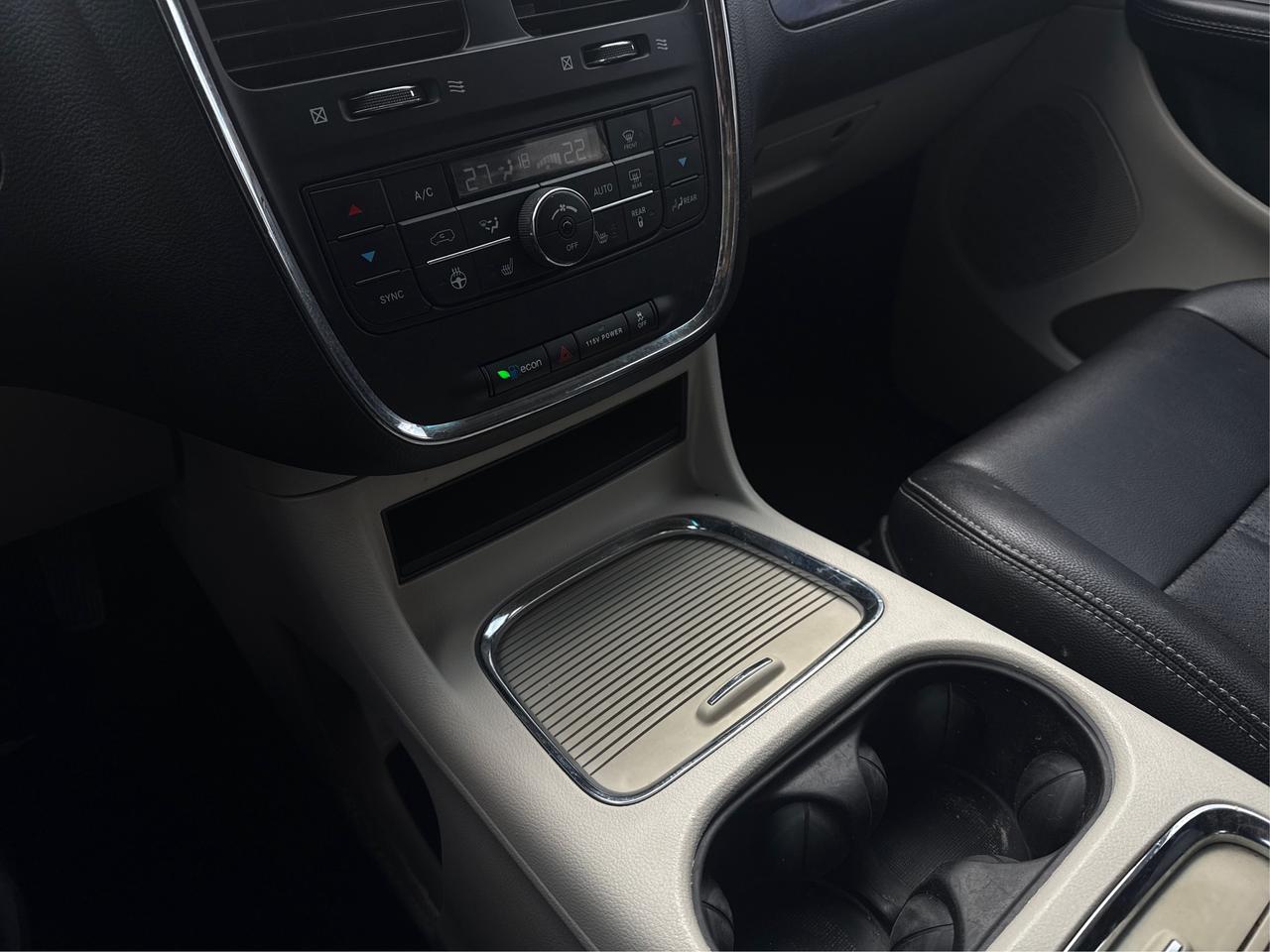 2016 Dodge Grand Caravan CERTIFIED V6 LEATHER CLEAN! WE FINANCE ALL CREDIT! Photo