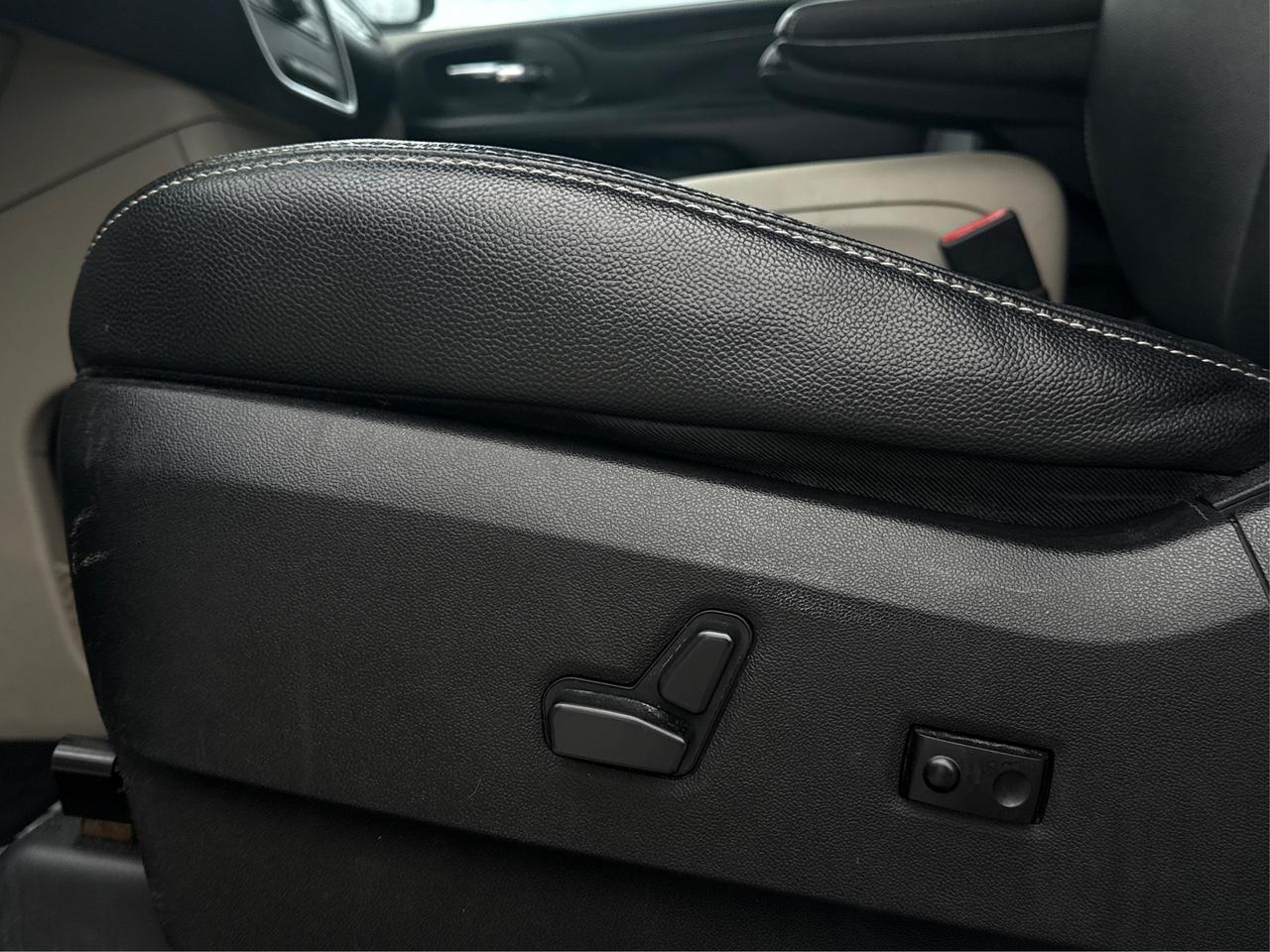 2016 Dodge Grand Caravan CERTIFIED V6 LEATHER CLEAN! WE FINANCE ALL CREDIT! Photo