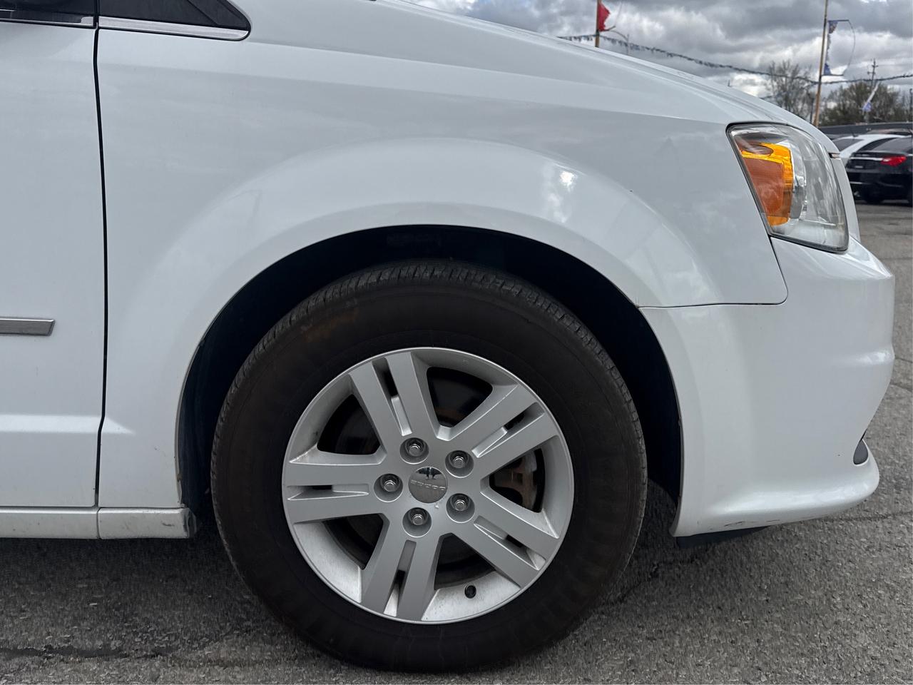 2016 Dodge Grand Caravan CERTIFIED V6 LEATHER CLEAN! WE FINANCE ALL CREDIT! Photo