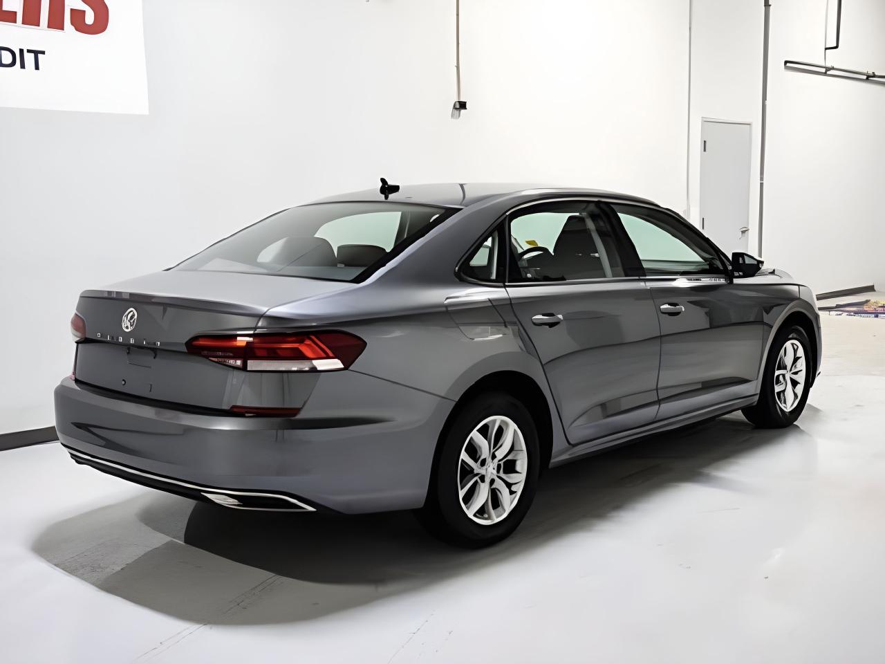2020 Volkswagen Passat Comfortline EXCELLENT CONDITION WE FINANCE ALL CR. Photo3