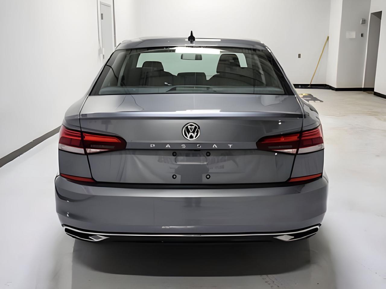 2020 Volkswagen Passat Comfortline EXCELLENT CONDITION WE FINANCE ALL CR. Photo2