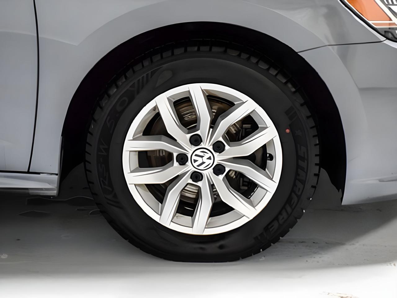 2020 Volkswagen Passat Comfortline EXCELLENT CONDITION WE FINANCE ALL CR. Photo