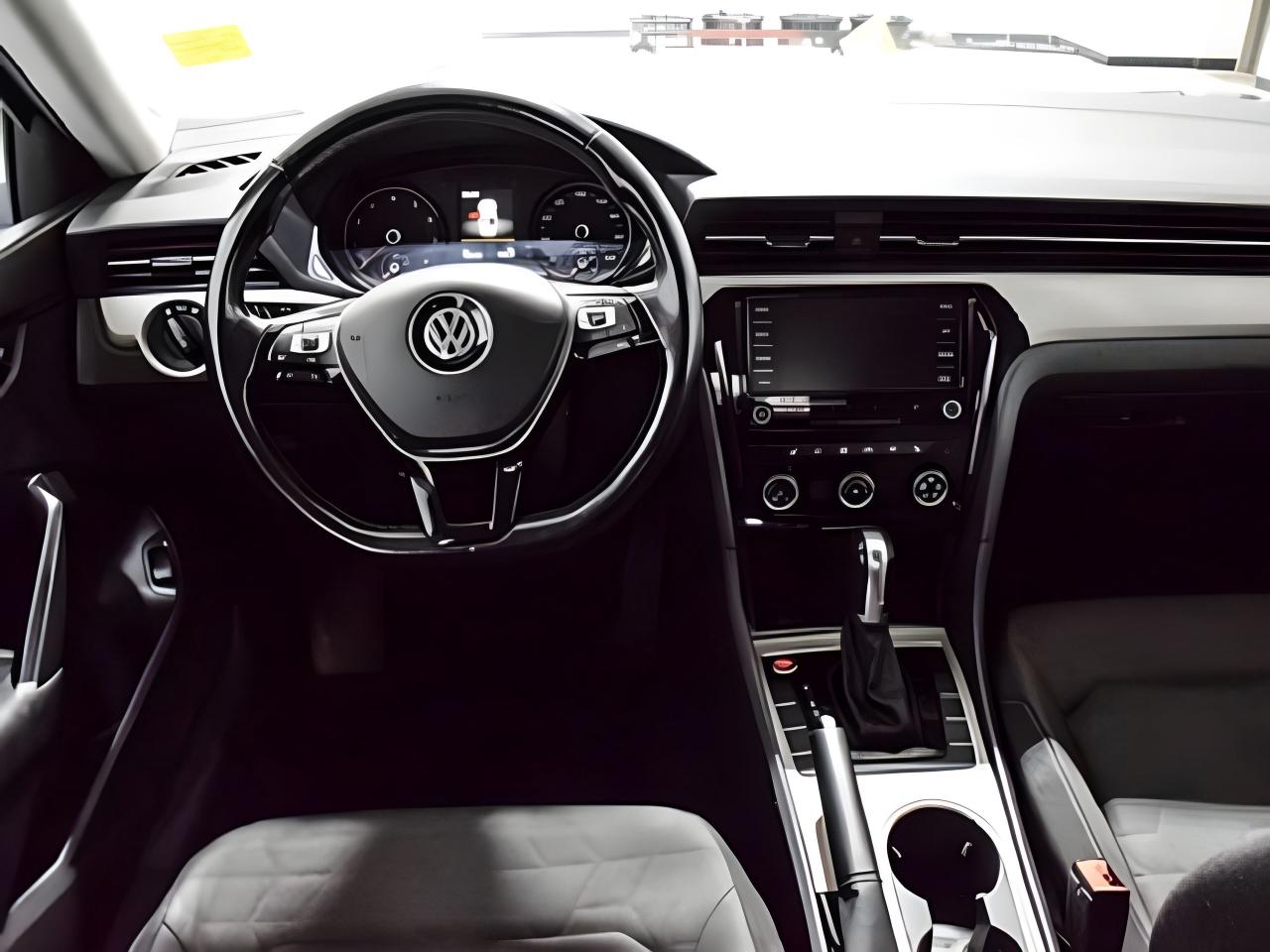 2020 Volkswagen Passat Comfortline EXCELLENT CONDITION WE FINANCE ALL CR. Photo