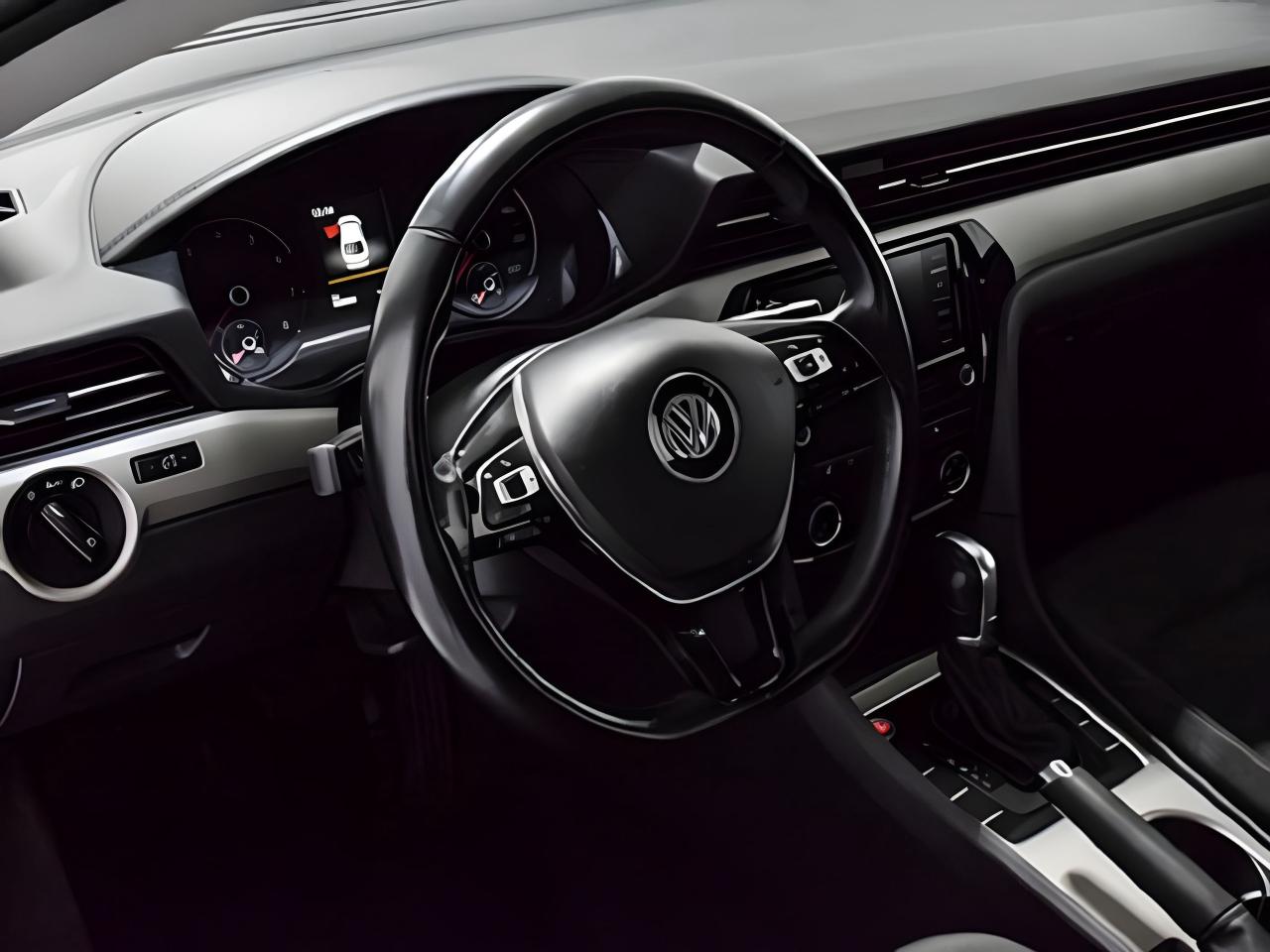 2020 Volkswagen Passat Comfortline EXCELLENT CONDITION WE FINANCE ALL CR. Photo