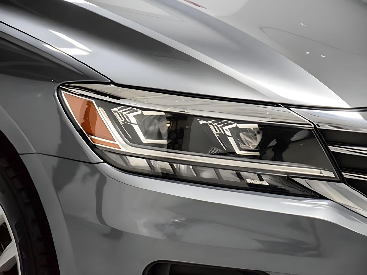 2020 Volkswagen Passat Comfortline EXCELLENT CONDITION WE FINANCE ALL CR. Photo4