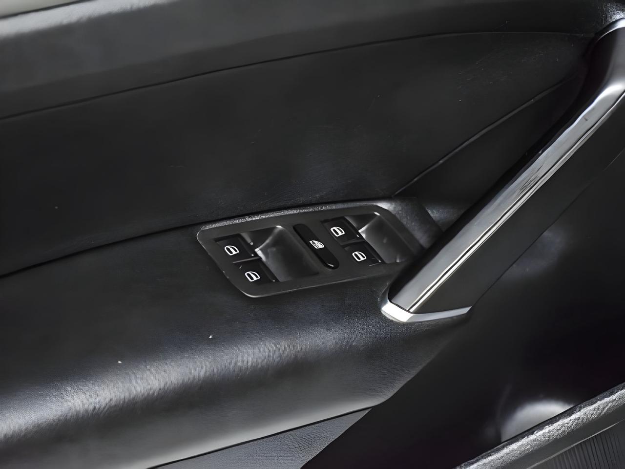 2020 Volkswagen Passat Comfortline EXCELLENT CONDITION WE FINANCE ALL CR. Photo