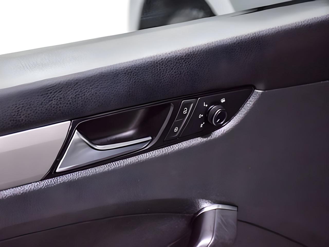 2020 Volkswagen Passat Comfortline EXCELLENT CONDITION WE FINANCE ALL CR. Photo