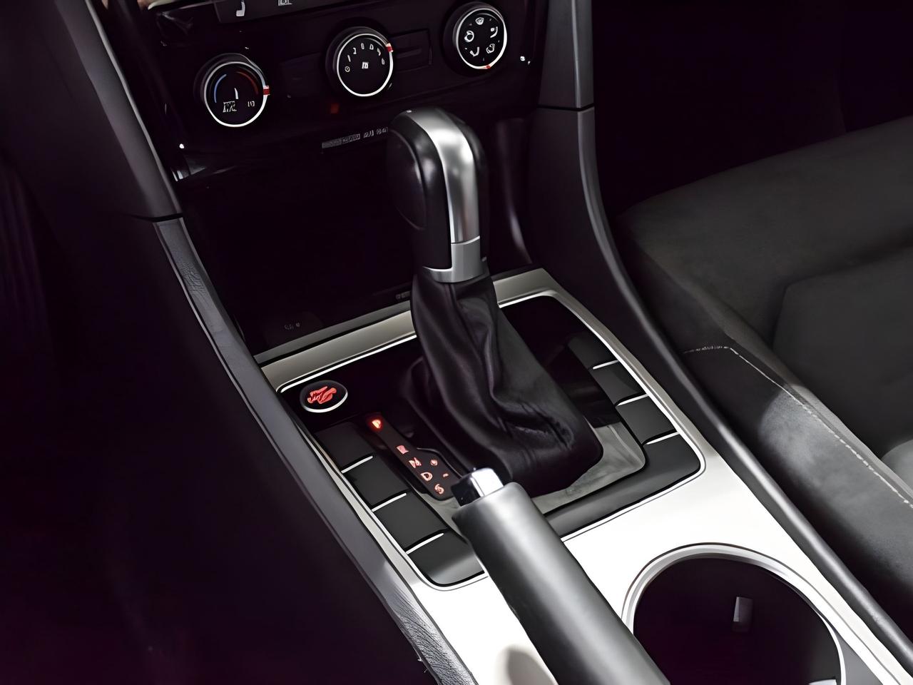 2020 Volkswagen Passat Comfortline EXCELLENT CONDITION WE FINANCE ALL CR. Photo