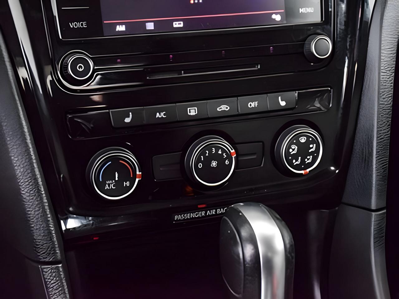 2020 Volkswagen Passat Comfortline EXCELLENT CONDITION WE FINANCE ALL CR. Photo