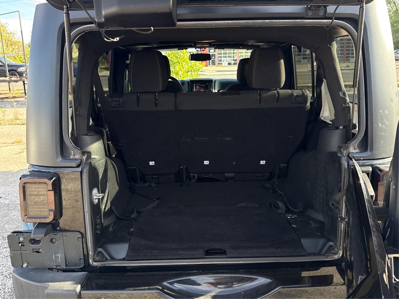 2018 Jeep Wrangler JK Unlimited CRUISE HEATED SEATS REAR CAM WE FINANCE ALL CREDIT Photo