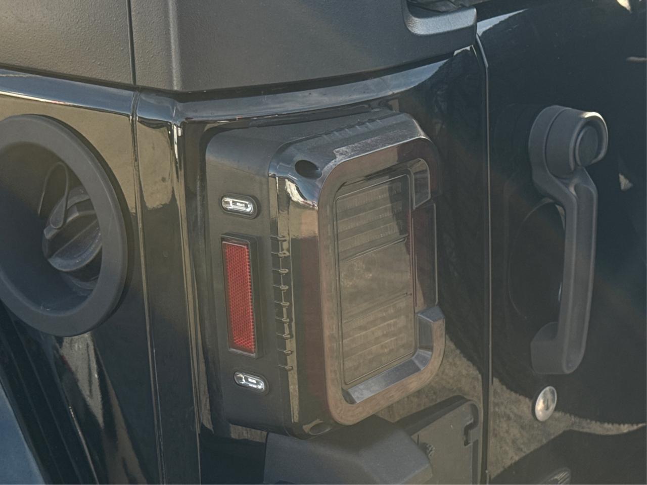 2018 Jeep Wrangler JK Unlimited CRUISE HEATED SEATS REAR CAM WE FINANCE ALL CREDIT Photo