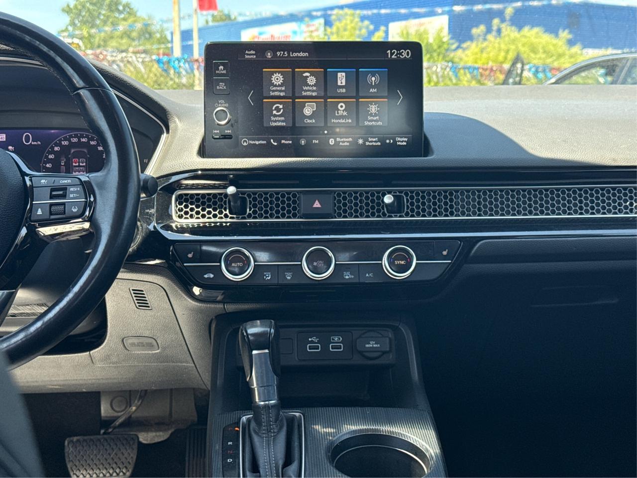 2022 Honda Civic Sedan Touring NAV LEATHER SUNROOF! WE FINANCE ALL CREDIT Photo