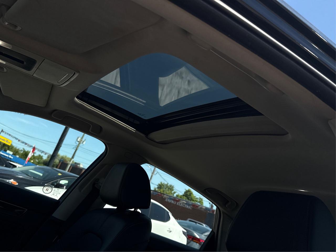 2022 Honda Civic Sedan Touring NAV LEATHER SUNROOF! WE FINANCE ALL CREDIT Photo