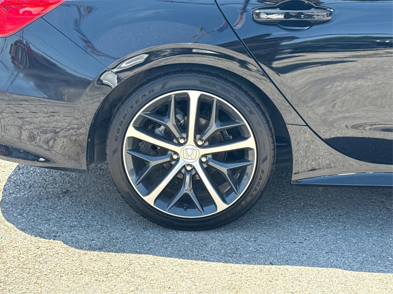 2022 Honda Civic Sedan Touring NAV LEATHER SUNROOF! WE FINANCE ALL CREDIT Photo