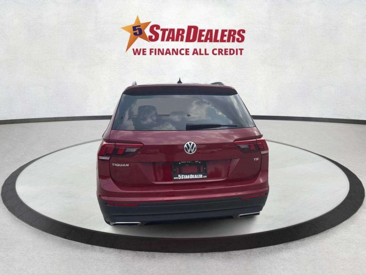 2018 Volkswagen Tiguan Trendline NAV HEATED SEATS WE FINANCE ALL CREDIT! Photo