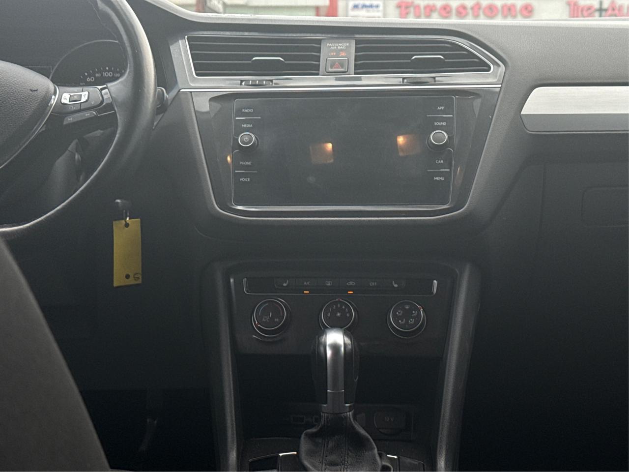 2018 Volkswagen Tiguan Trendline NAV HEATED SEATS WE FINANCE ALL CREDIT! Photo