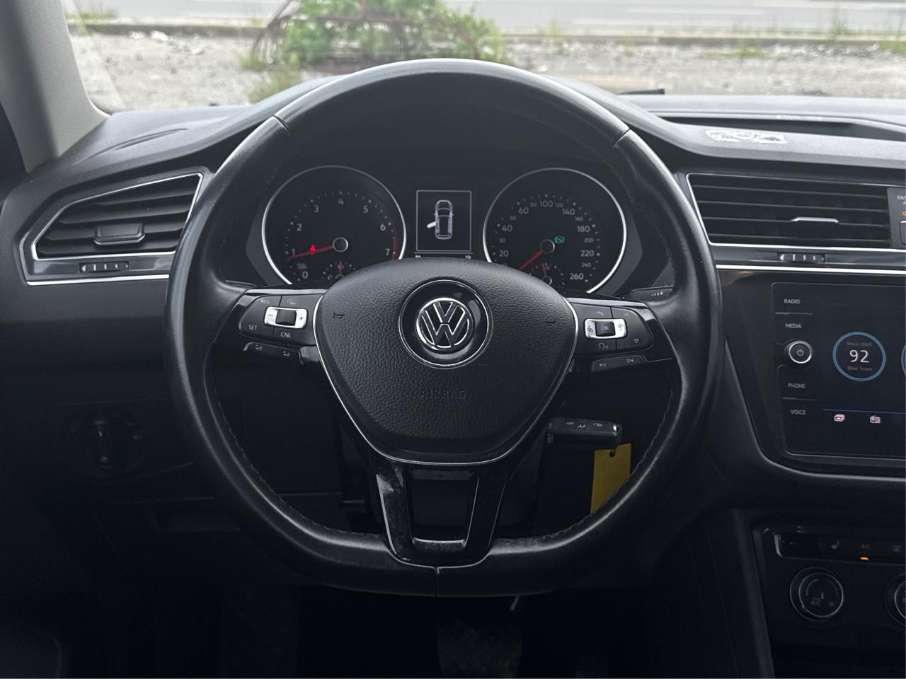 2018 Volkswagen Tiguan Trendline NAV HEATED SEATS WE FINANCE ALL CREDIT! Photo