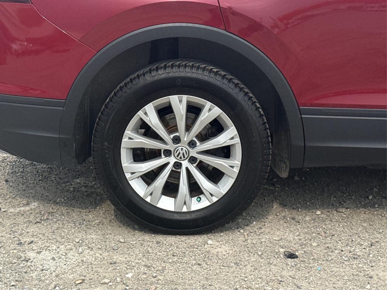 2018 Volkswagen Tiguan Trendline NAV HEATED SEATS WE FINANCE ALL CREDIT! Photo