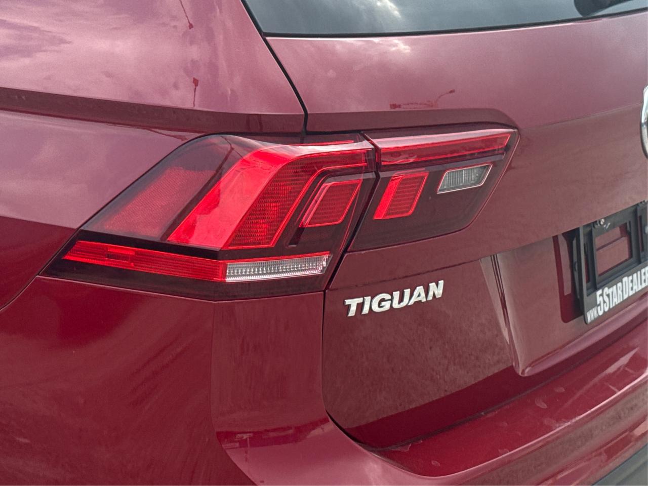 2018 Volkswagen Tiguan Trendline NAV HEATED SEATS WE FINANCE ALL CREDIT! Photo