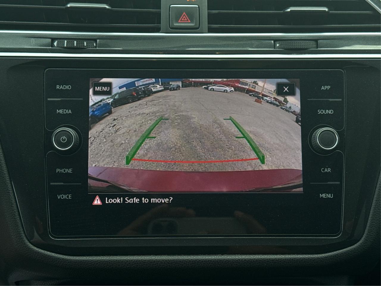 2018 Volkswagen Tiguan Trendline NAV HEATED SEATS WE FINANCE ALL CREDIT! Photo