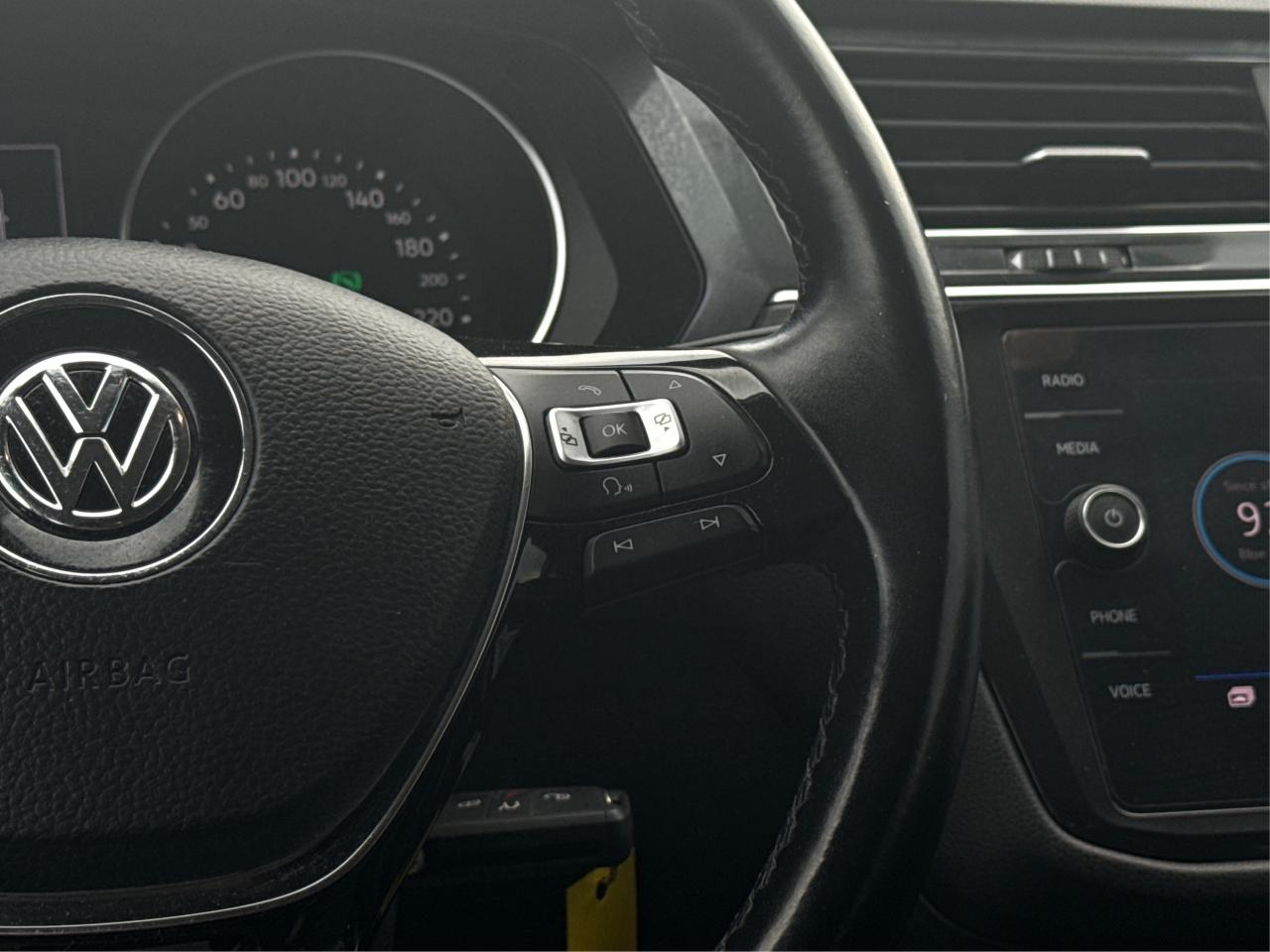 2018 Volkswagen Tiguan Trendline NAV HEATED SEATS WE FINANCE ALL CREDIT! Photo