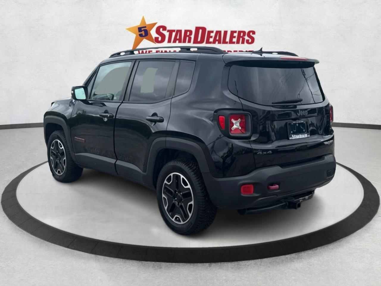 2016 Jeep Renegade AWD SUNROOF LOADED! WE FINANCE ALL CREDIT! Photo4