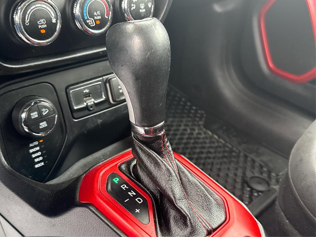 2016 Jeep Renegade AWD SUNROOF LOADED! WE FINANCE ALL CREDIT! Photo