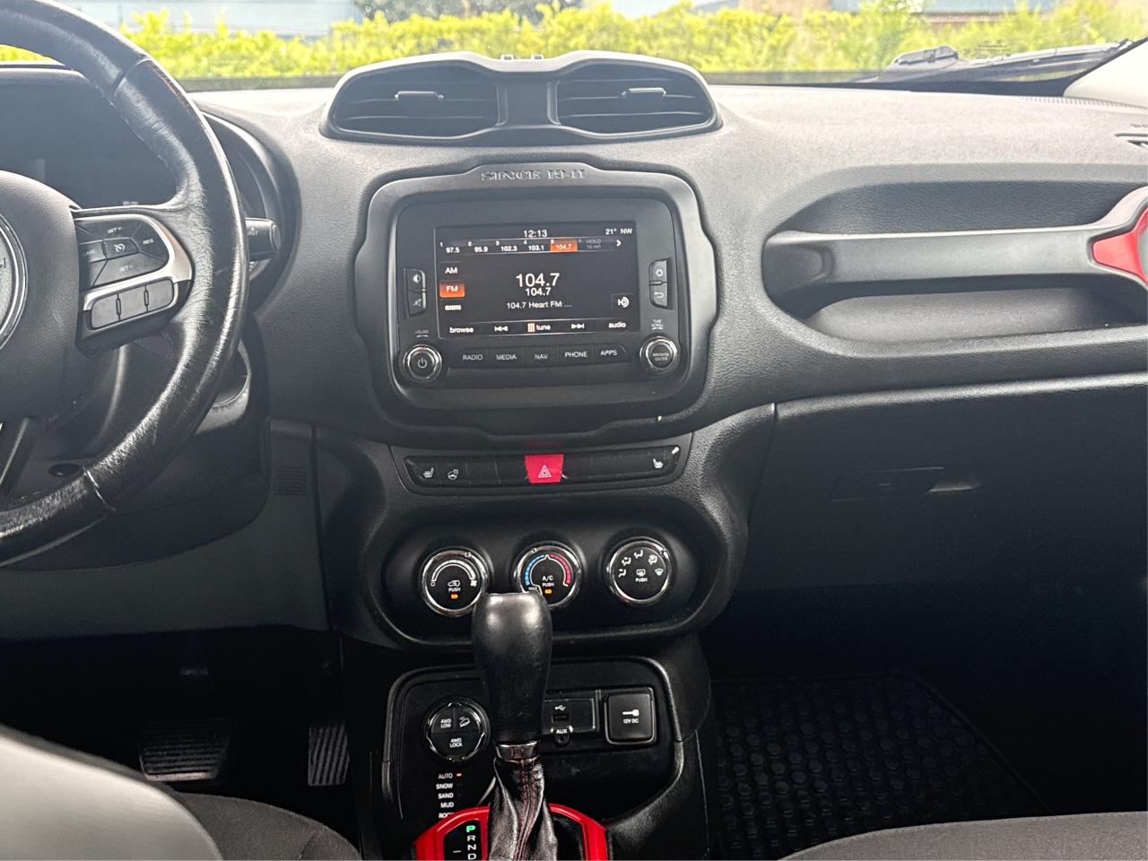 2016 Jeep Renegade AWD SUNROOF LOADED! WE FINANCE ALL CREDIT! Photo