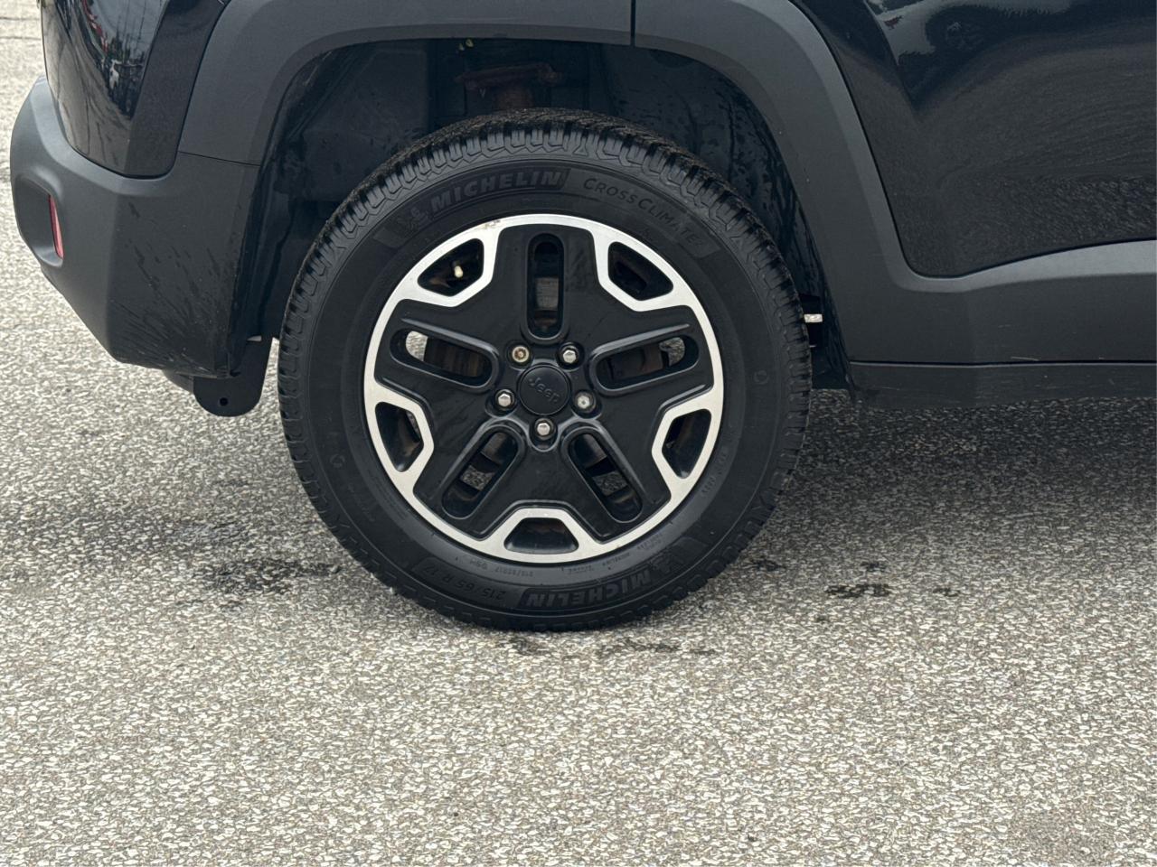 2016 Jeep Renegade AWD SUNROOF LOADED! WE FINANCE ALL CREDIT! Photo