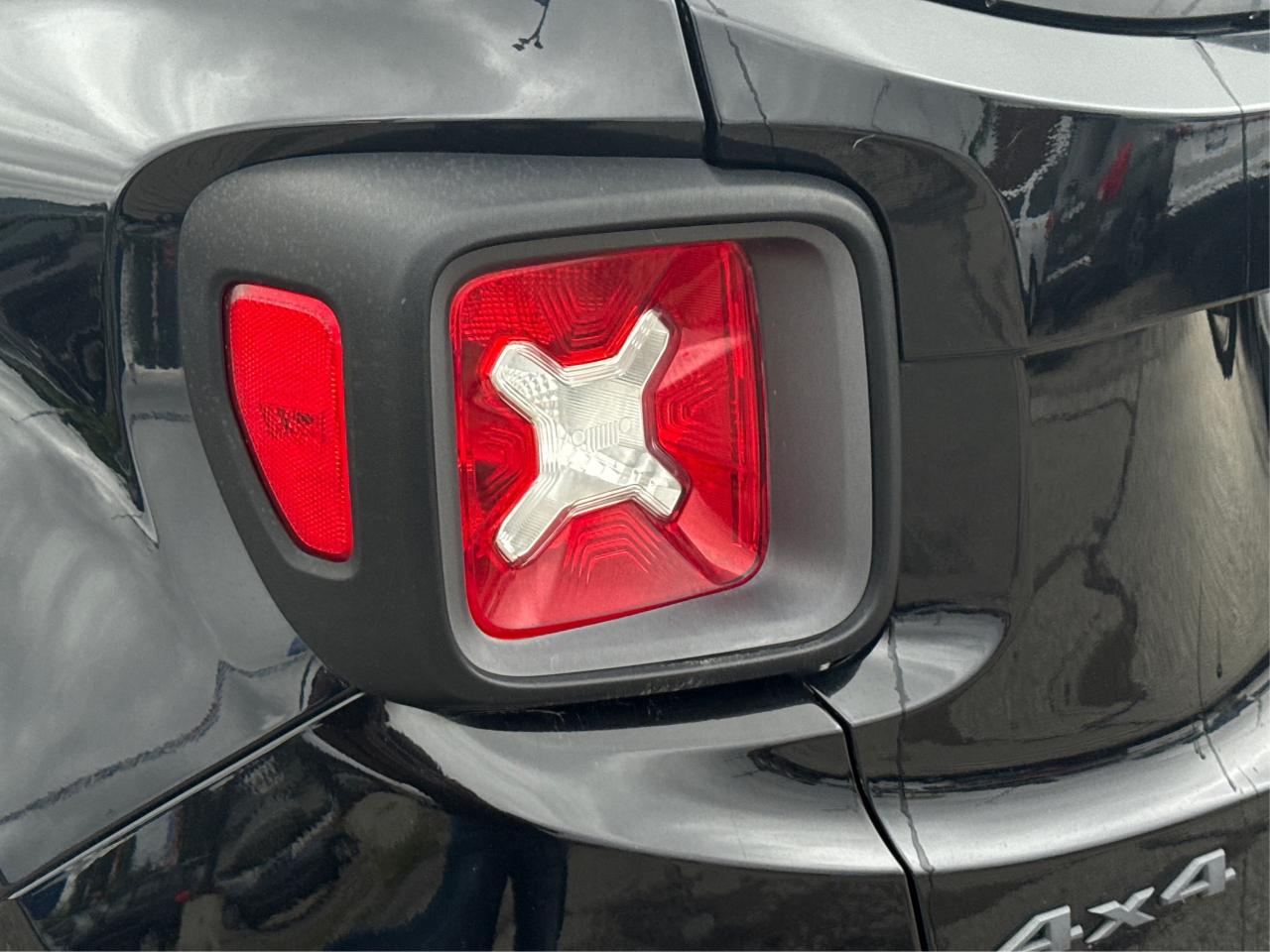 2016 Jeep Renegade AWD SUNROOF LOADED! WE FINANCE ALL CREDIT! Photo