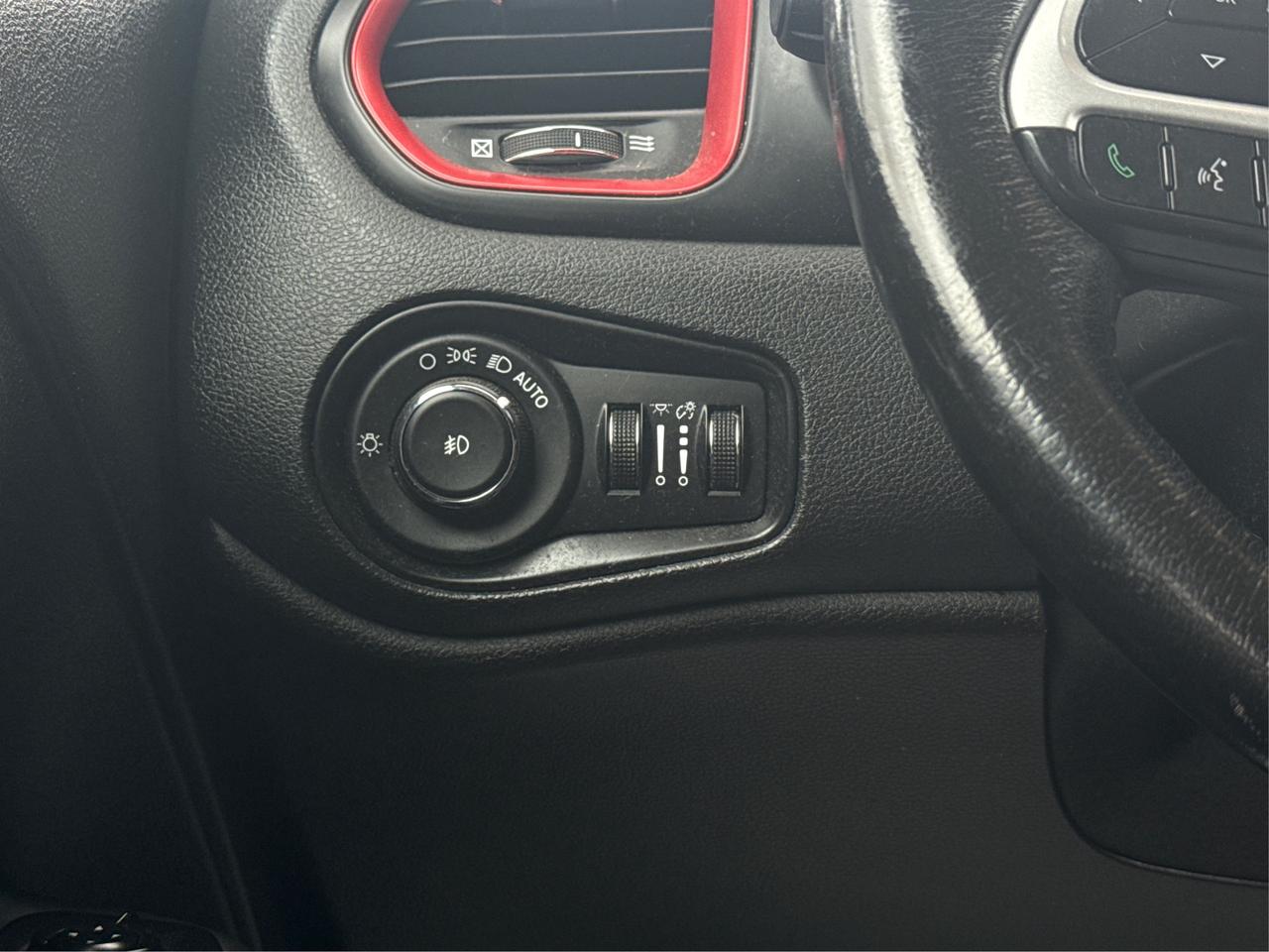 2016 Jeep Renegade AWD SUNROOF LOADED! WE FINANCE ALL CREDIT! Photo