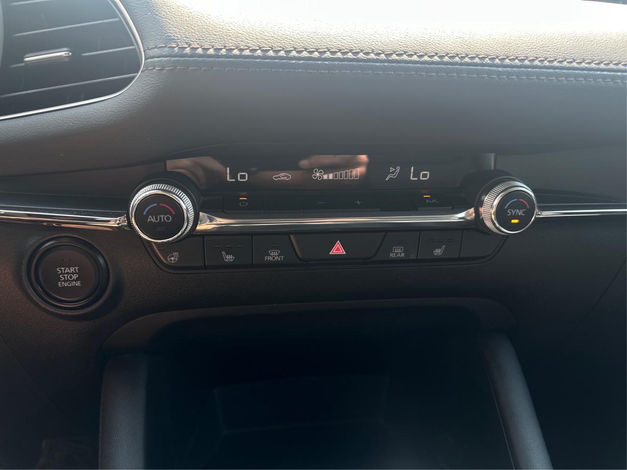 2023 Mazda MAZDA3 NAV LEATHER SUNROOF LOADED! WE FINANCE ALL CREDIT Photo