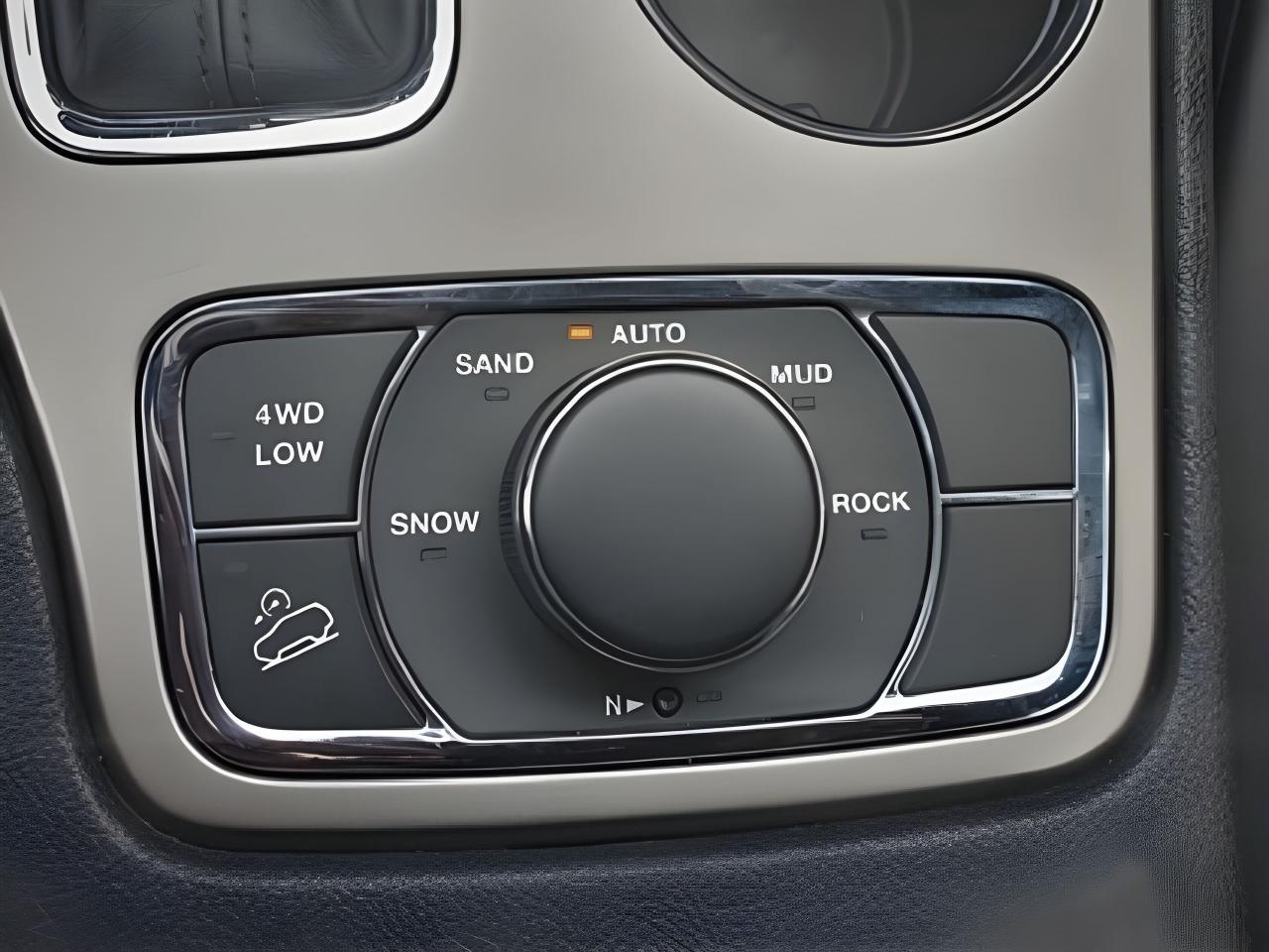 2019 Jeep Grand Cherokee NAV LEATHER PANO ROOF MINT! WE FINANCE ALL CREDIT! Photo