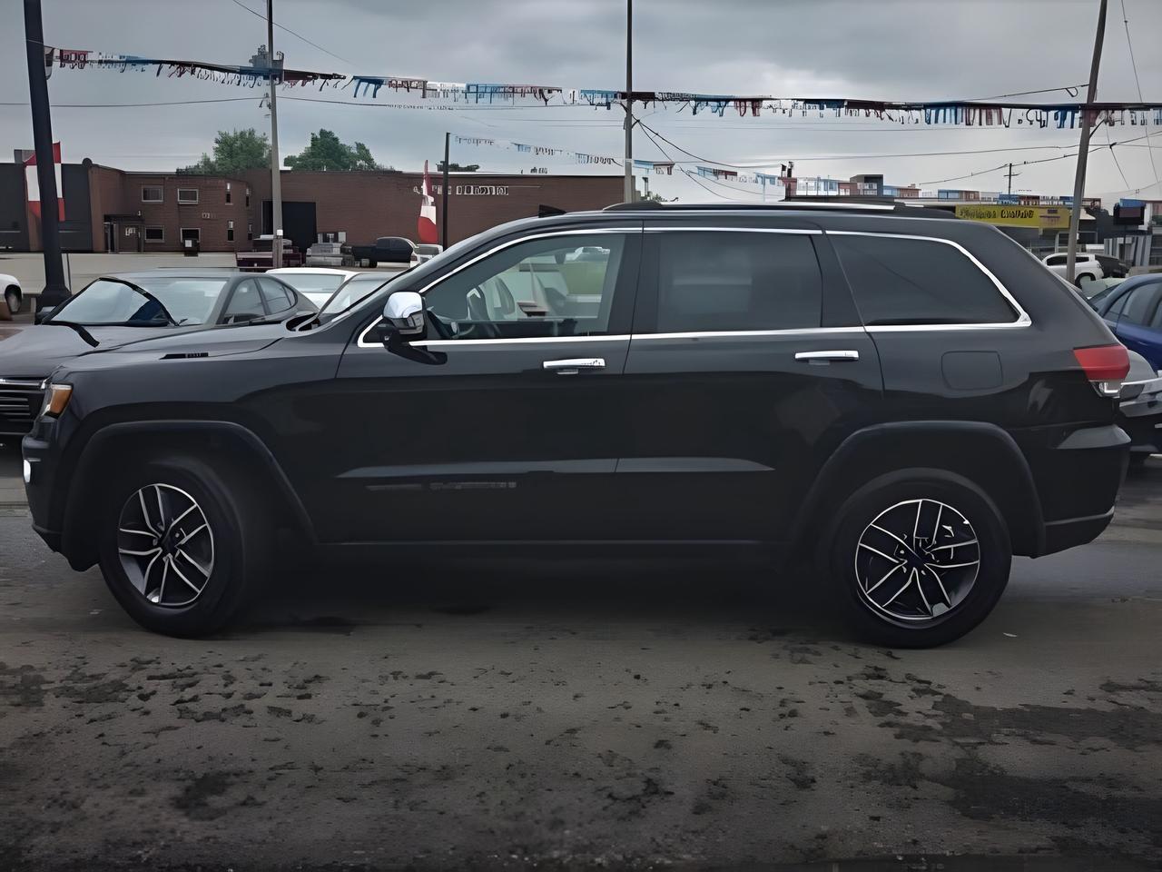 2019 Jeep Grand Cherokee NAV LEATHER PANO ROOF MINT! WE FINANCE ALL CREDIT! Photo3