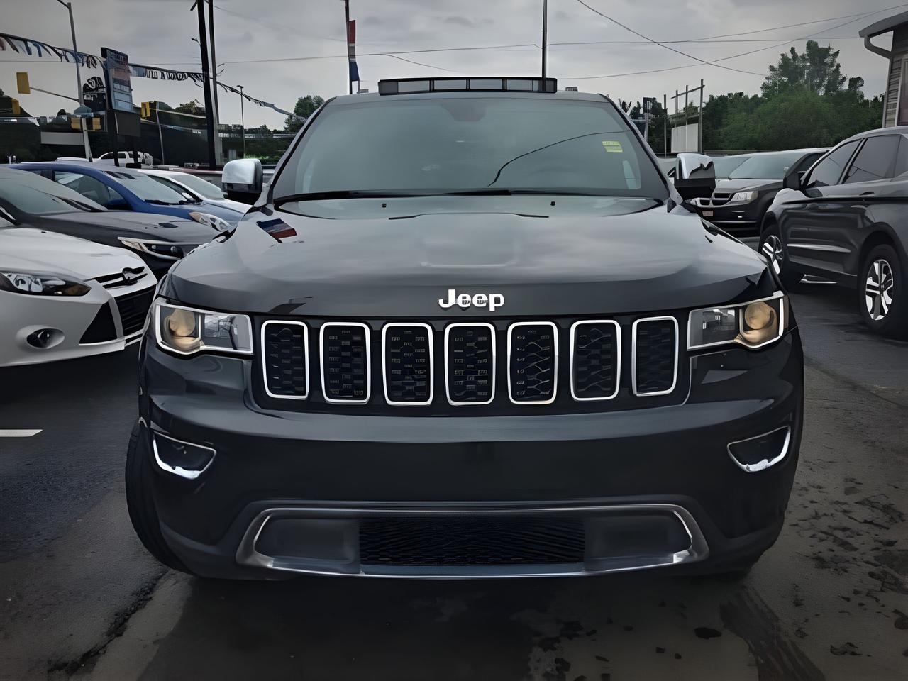 2019 Jeep Grand Cherokee NAV LEATHER PANO ROOF MINT! WE FINANCE ALL CREDIT! Photo