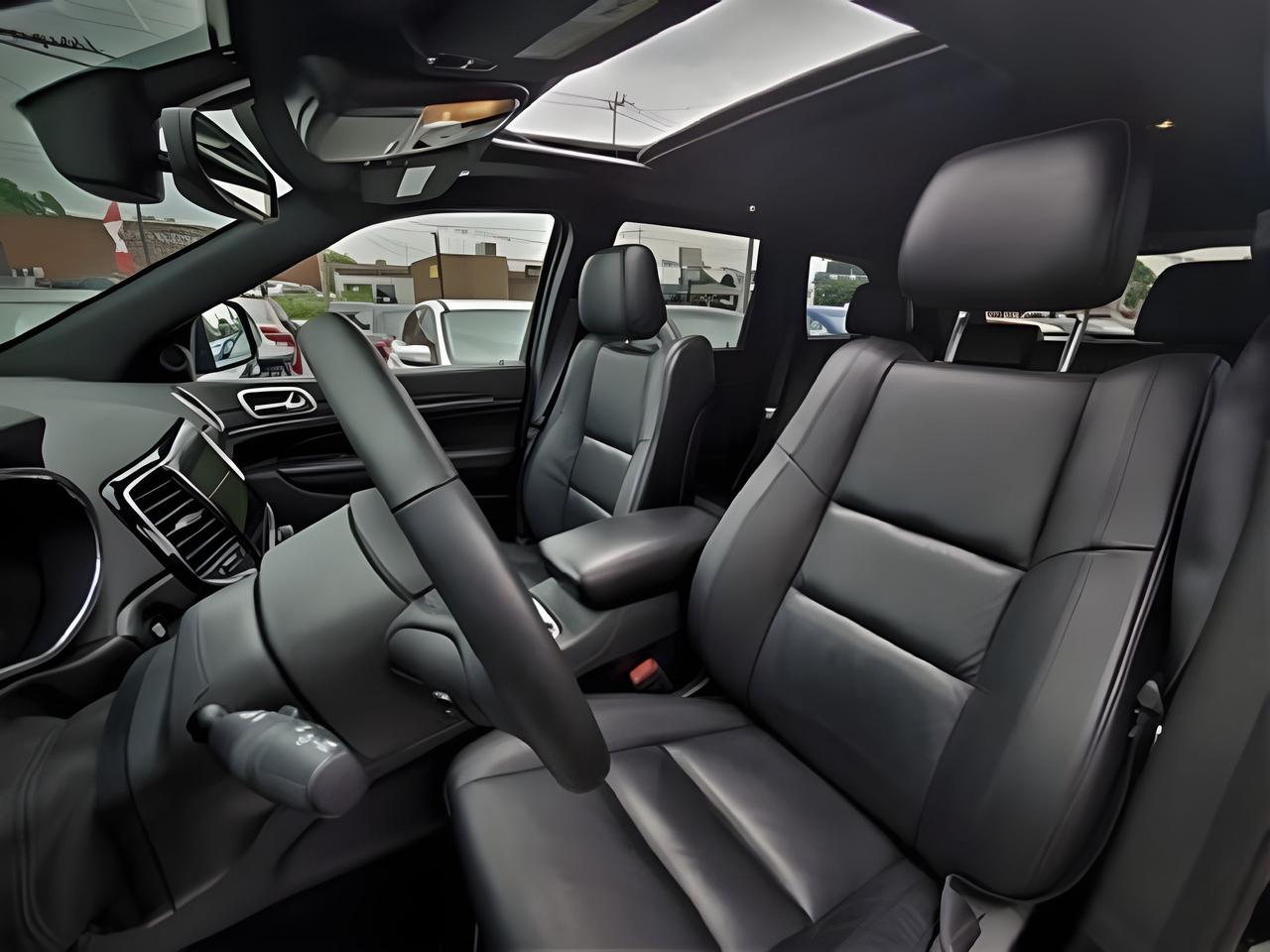 2019 Jeep Grand Cherokee NAV LEATHER PANO ROOF MINT! WE FINANCE ALL CREDIT! Photo