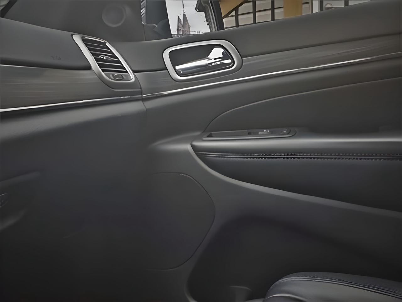 2019 Jeep Grand Cherokee NAV LEATHER PANO ROOF MINT! WE FINANCE ALL CREDIT! Photo