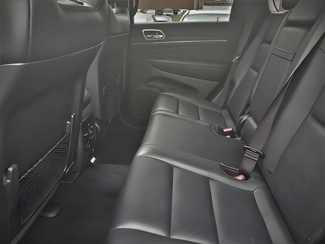 2019 Jeep Grand Cherokee NAV LEATHER PANO ROOF MINT! WE FINANCE ALL CREDIT! Photo