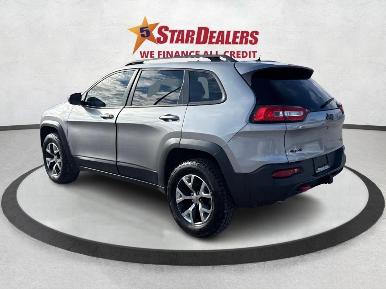 2016 Jeep Cherokee NAV LEATHER SUNROOF LOADED! WE FINANCE ALL CREDIT Photo4