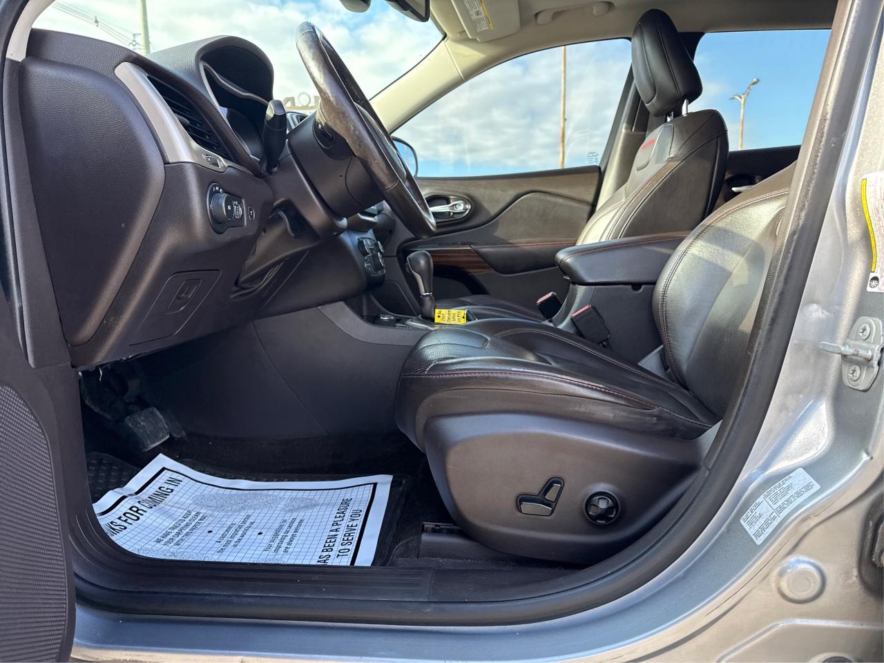 2016 Jeep Cherokee NAV LEATHER SUNROOF LOADED! WE FINANCE ALL CREDIT Photo