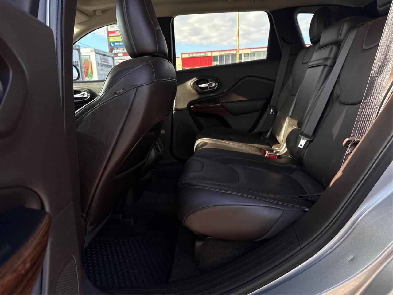 2016 Jeep Cherokee NAV LEATHER SUNROOF LOADED! WE FINANCE ALL CREDIT Photo