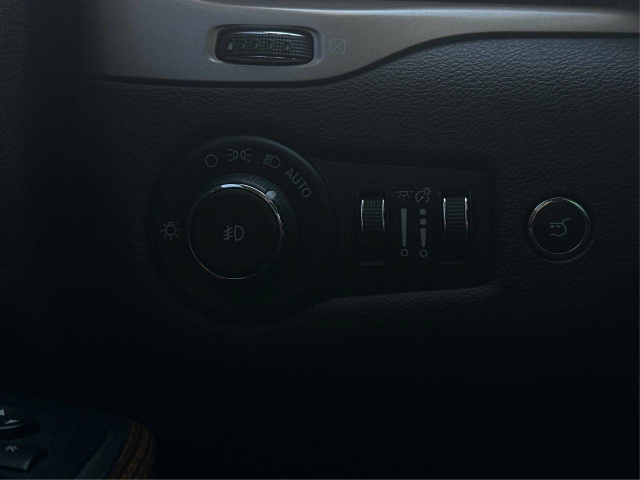 2016 Jeep Cherokee NAV LEATHER SUNROOF LOADED! WE FINANCE ALL CREDIT Photo