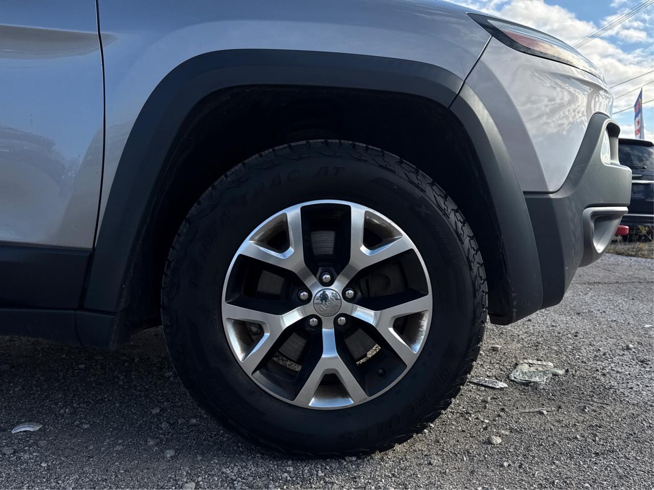 2016 Jeep Cherokee NAV LEATHER SUNROOF LOADED! WE FINANCE ALL CREDIT Photo