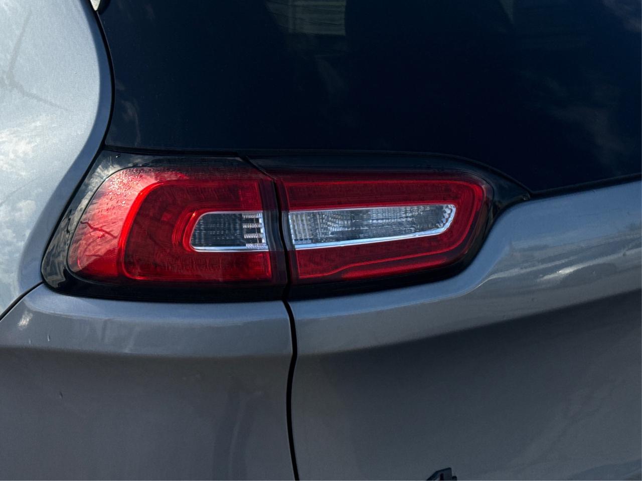 2016 Jeep Cherokee NAV LEATHER SUNROOF LOADED! WE FINANCE ALL CREDIT Photo