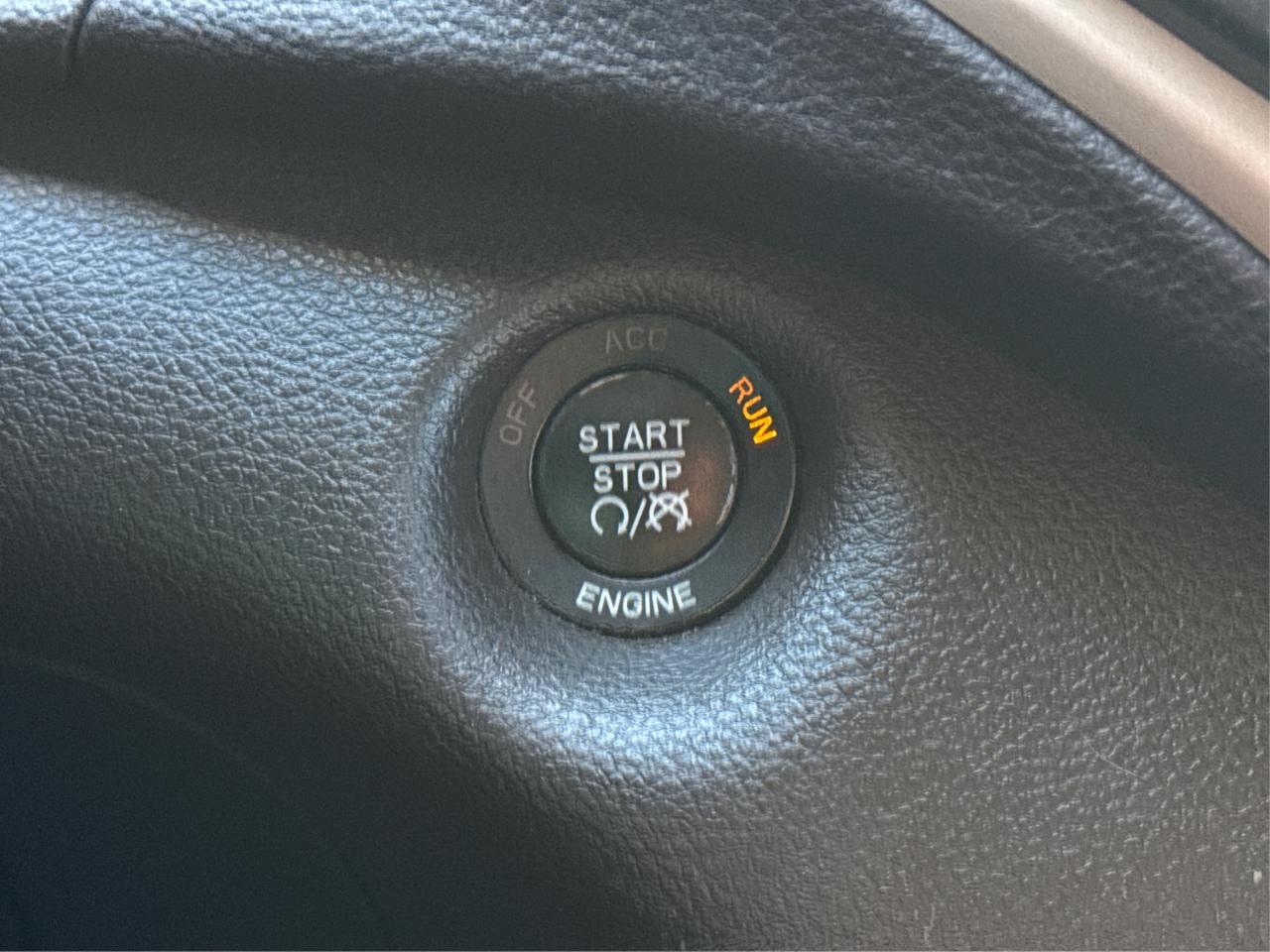 2016 Jeep Cherokee NAV LEATHER SUNROOF LOADED! WE FINANCE ALL CREDIT Photo