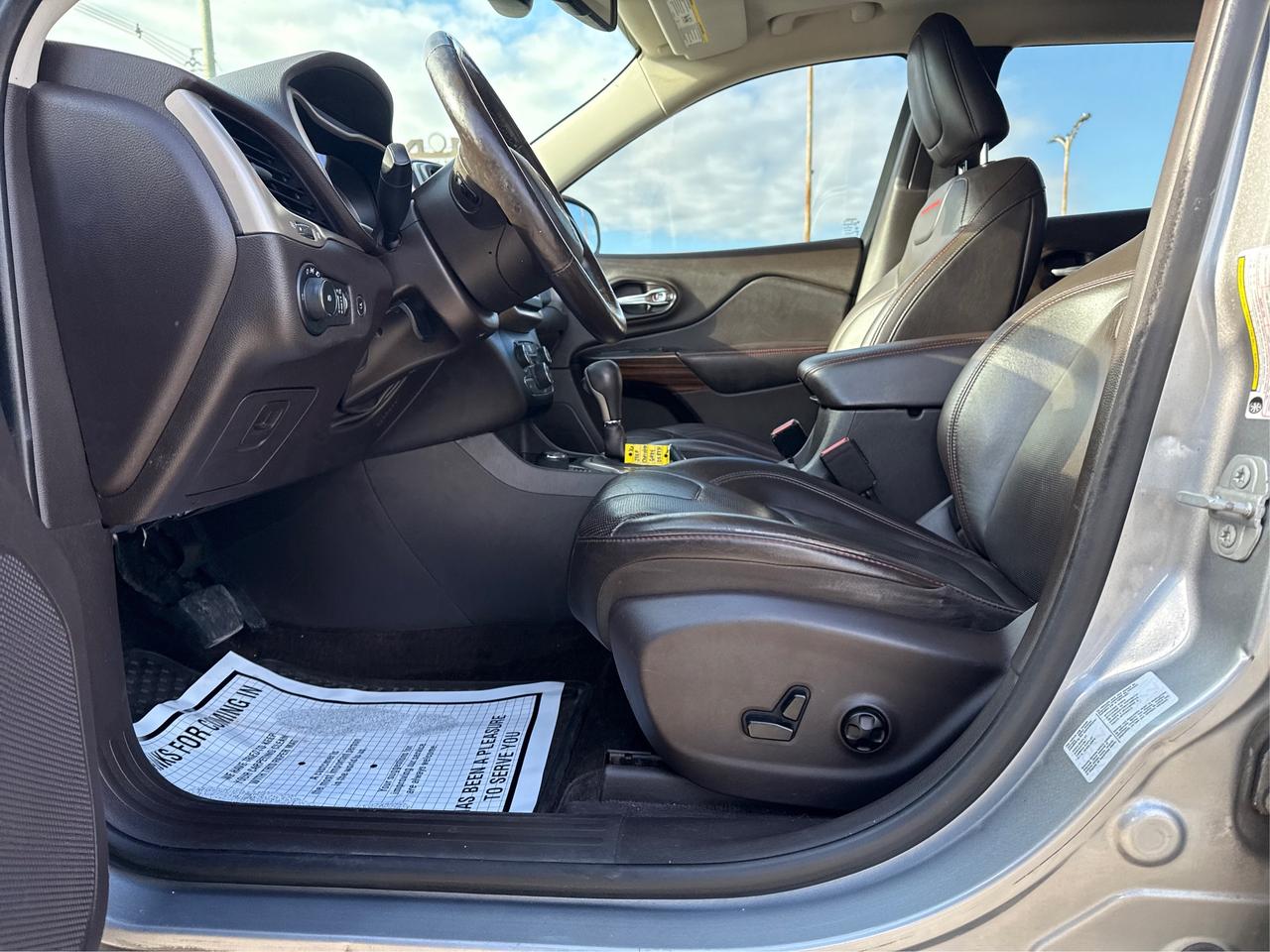 2016 Jeep Cherokee NAV LEATHER SUNROOF LOADED! WE FINANCE ALL CREDIT Photo